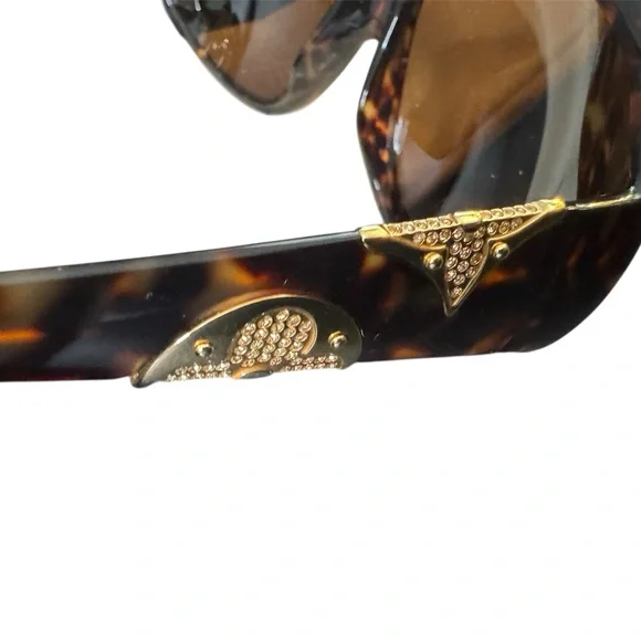 LOUIS VUITTON Iris Sunglasses Brown - Picture 5 of 11